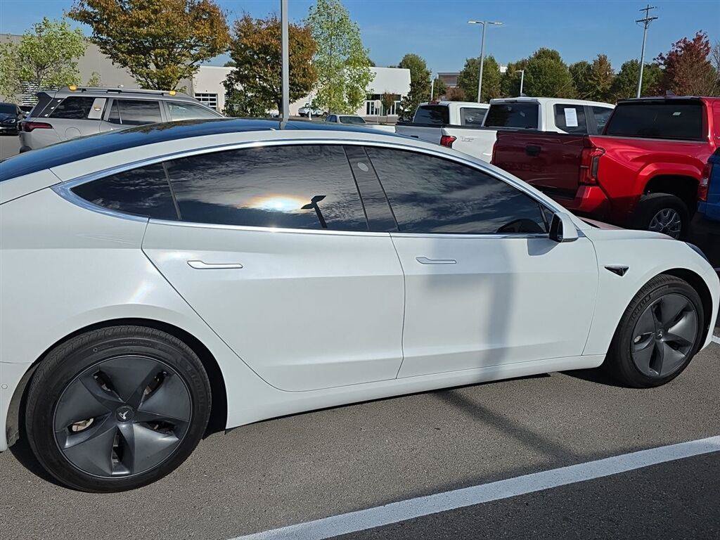 Used 2020 Tesla Model 3 Standard Range RWD image 4