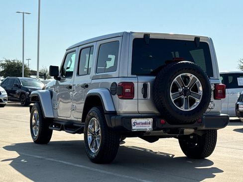Used 2022 Jeep Wrangler Unlimited Sahara w/ LED Lighting Group AWD/4WD image 7