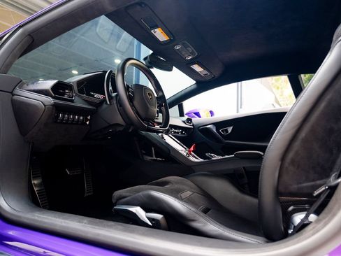 Used 2021 Lamborghini Huracan EVO RWD image 40