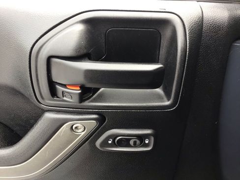 Used 2018 Jeep Wrangler Unlimited Sport S image 9