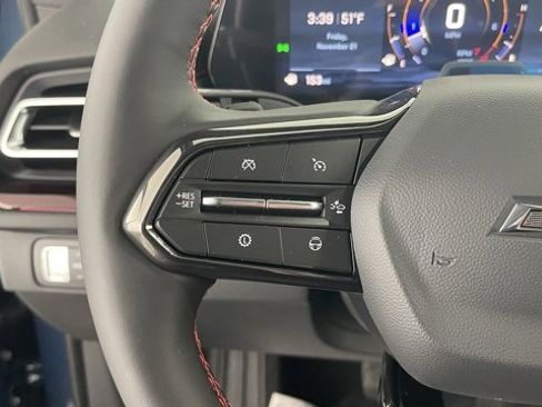 Used 2025 Chevrolet Traverse RS image 39