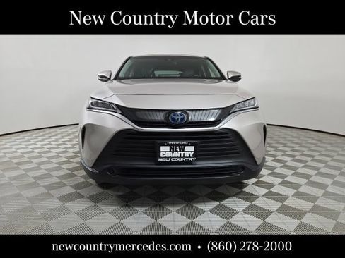 Used 2021 Toyota Venza LE AWD/4WD image 3