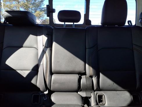 Used 2024 Jeep Gladiator Sport w/ Premium Package image 19