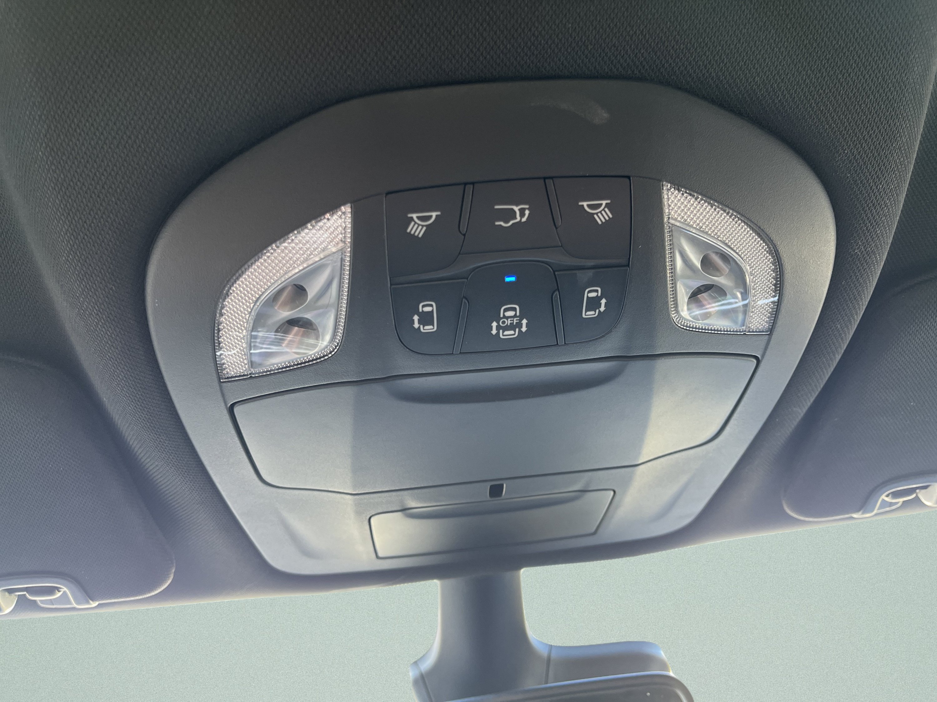 Used 2025 Chrysler Pacifica Select FWD image 18