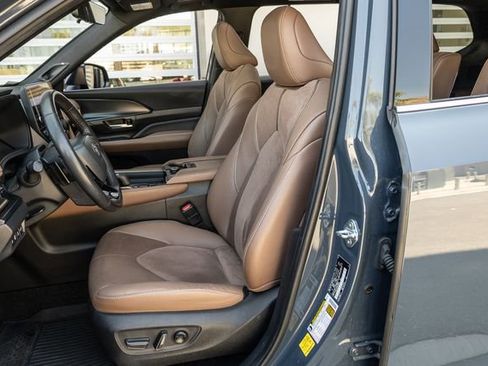 Used 2024 Toyota Grand Highlander AWD Hybrid image 14