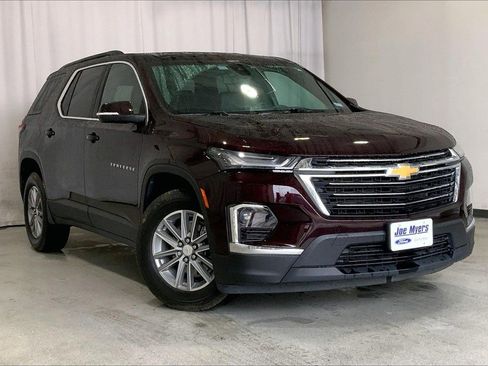 Used 2023 Chevrolet Traverse LT image 1