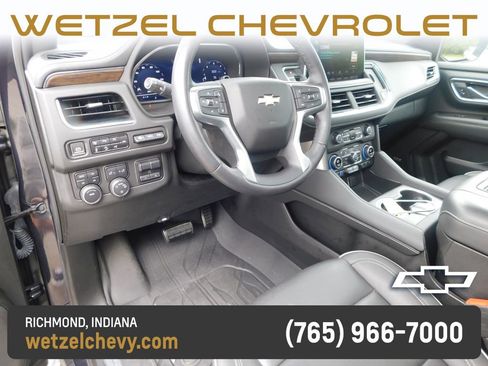 Used 2023 Chevrolet Suburban Premier w/ Advanced Technology Package AWD/4WD image 16