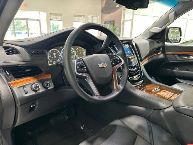 Used 2015 Cadillac Escalade Premium AWD/4WD image 3