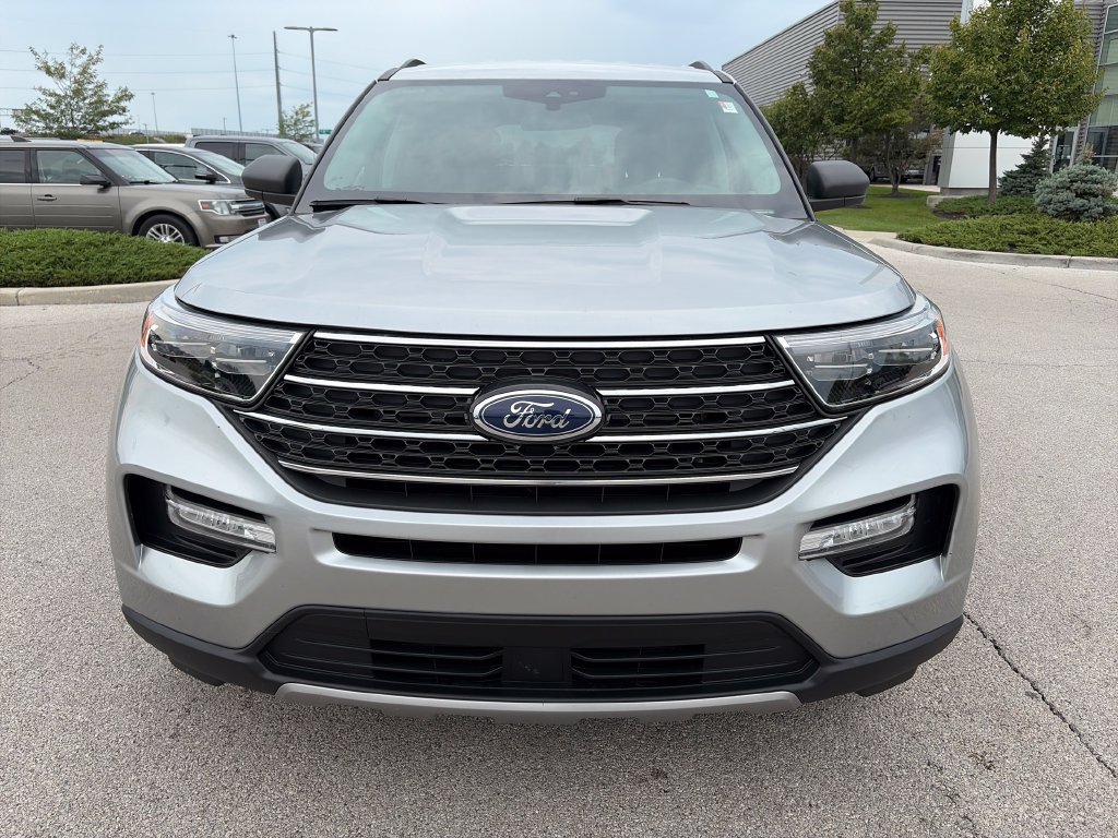 Used 2023 Ford Explorer XLT w/ Equipment Group 202A AWD/4WD image 2