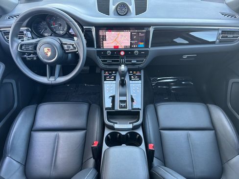 Used 2026 Porsche Macan AWD/4WD image 6