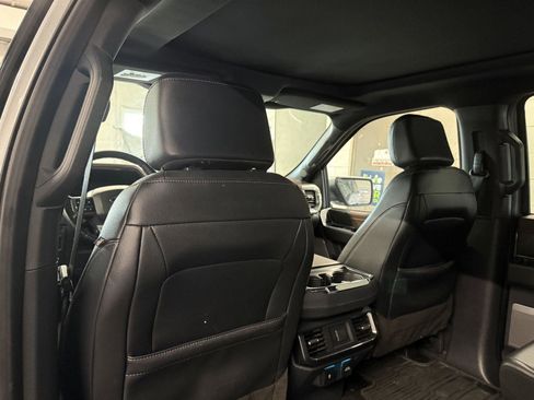 Used 2022 Ford F150 Lariat w/ Max Trailer Tow Package image 17