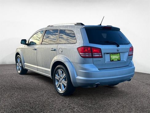 Used 2010 Dodge Journey R/T w/ Navigation & Sound Group I image 3