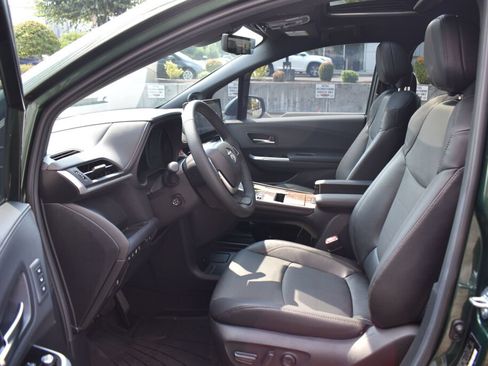 Certified 2025 Toyota Sienna Platinum AWD/4WD image 17