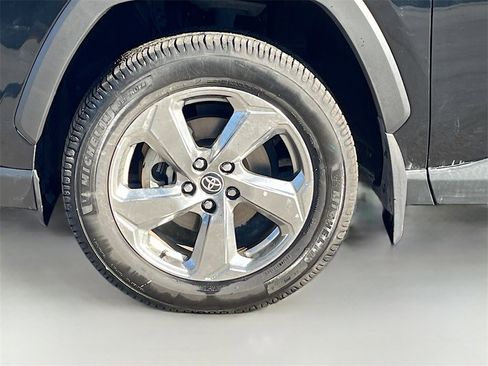 Used 2020 Toyota RAV4 Limited image 30