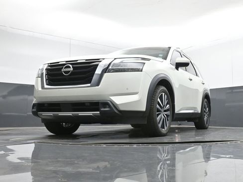 Used 2022 Nissan Pathfinder Platinum w/ Cargo Package image 40