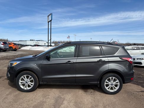 Used 2018 Ford Escape SE w/ Ford Safe & Smart Package image 3