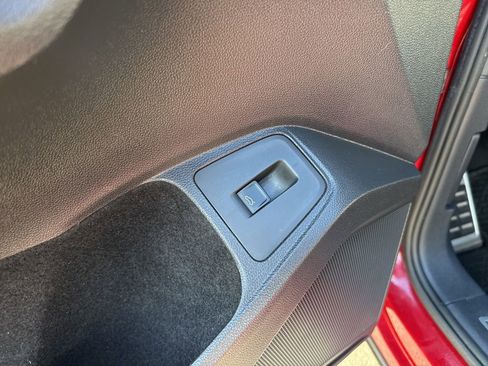 Used 2018 Volkswagen Tiguan SEL image 16