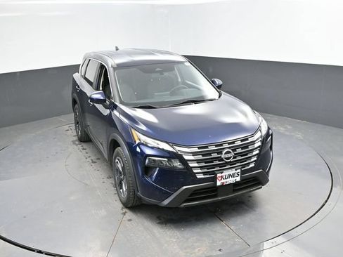 Used 2024 Nissan Rogue SV FWD image 38