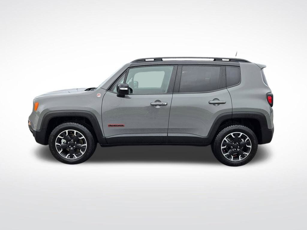 Used 2023 Jeep Renegade Trailhawk w/ Trailhawk Elite Group AWD/4WD image 8