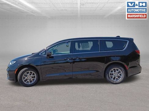 Used 2024 Chrysler Pacifica Touring-L FWD image 23