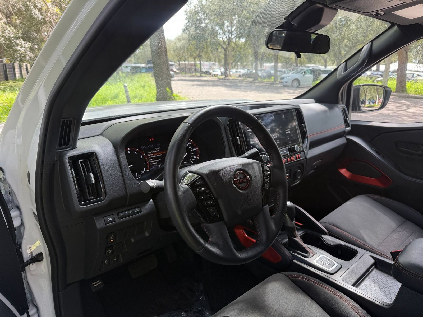 Used 2026 Nissan Frontier PRO-4X AWD/4WD image 30