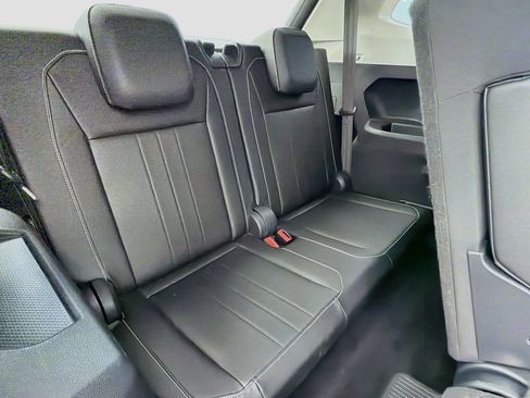 Used 2023 Volkswagen Tiguan SE w/ Panoramic Sunroof Package FWD image 20