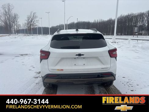 Used 2025 Chevrolet Trax ACTIV w/ Sunroof Package image 4