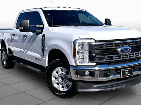 Certified 2024 Ford F250 XLT w/ 360-Degree Camera Package AWD/4WD image 3