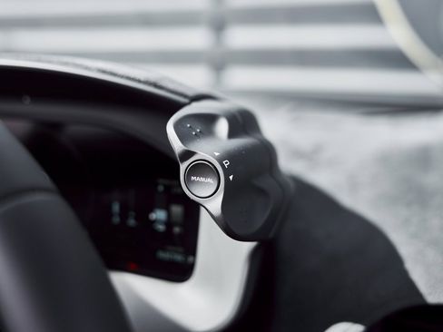 Used 2025 McLaren Artura Spider image 58