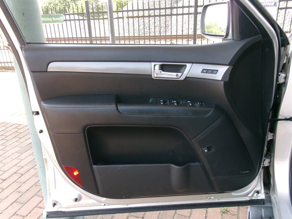 Used 2009 Kia Borrego EX w/ Premium Pkg RWD image 9