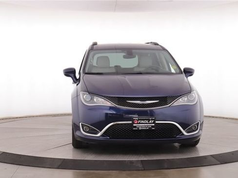 Used 2017 Chrysler Pacifica Touring-L FWD image 12