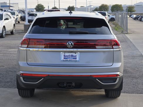 New 2026 Volkswagen Atlas Cross Sport SE FWD image 6
