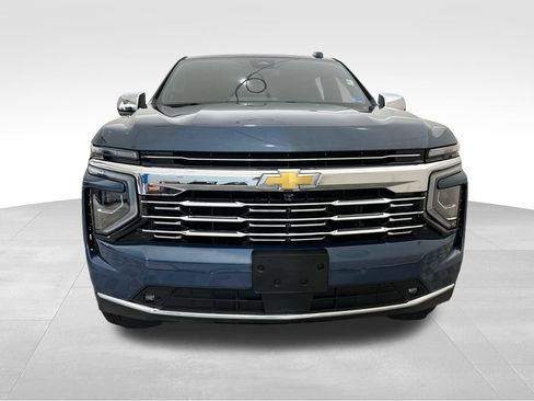 Used 2025 Chevrolet Suburban Premier AWD/4WD image 9