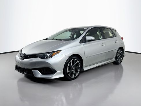 Used 2018 Toyota Corolla iM w/ All-Weather Mat Package FWD image 4