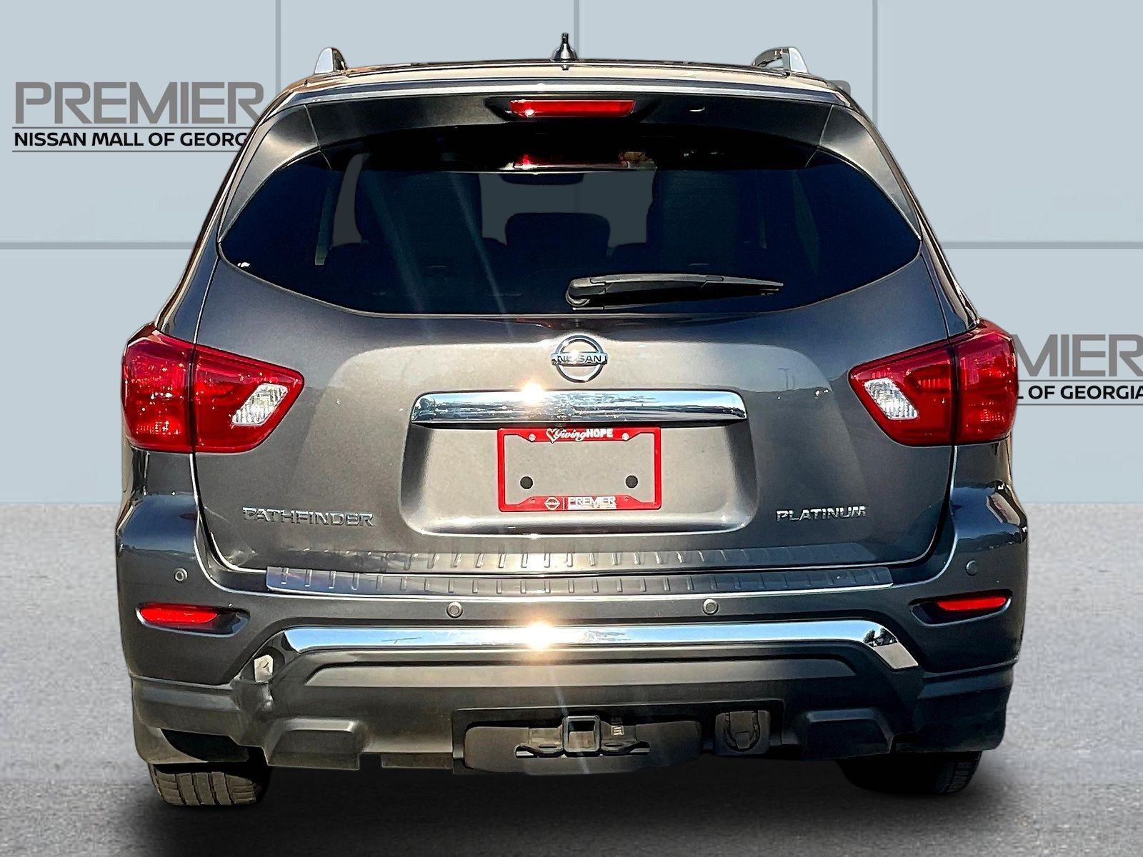 Used 2017 Nissan Pathfinder Platinum w/ Family Entertainment Package FWD image 6