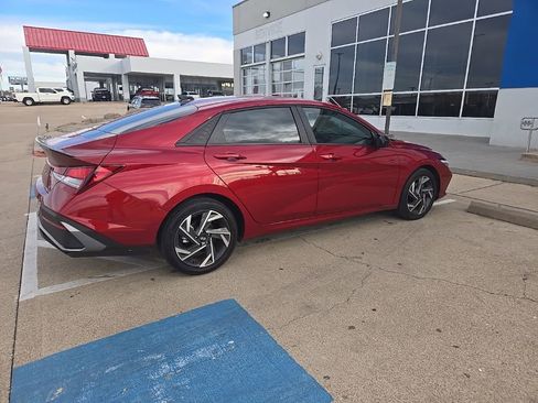 Used 2025 Hyundai Elantra Sport image 11