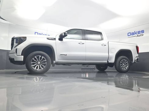 Used 2022 GMC Sierra 1500 AT4 w/ AT4 Premium Package AWD/4WD image 44