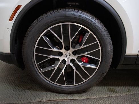 Used 2025 Porsche Macan 4S Electric image 15