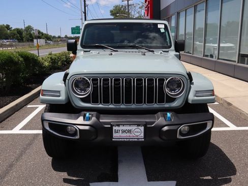 Used 2024 Jeep Wrangler Unlimited Sahara w/ Technology Group AWD/4WD image 4