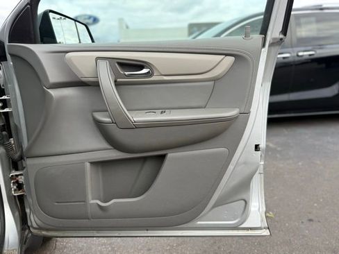 Used 2017 Chevrolet Traverse LS image 17