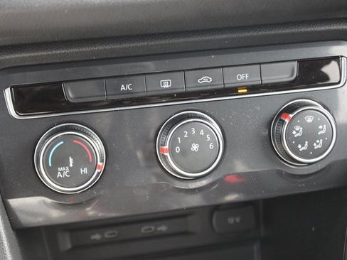 Used 2020 Volkswagen Tiguan S image 7