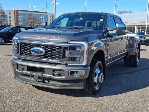 Certified 2023 Ford F350 Platinum image 4