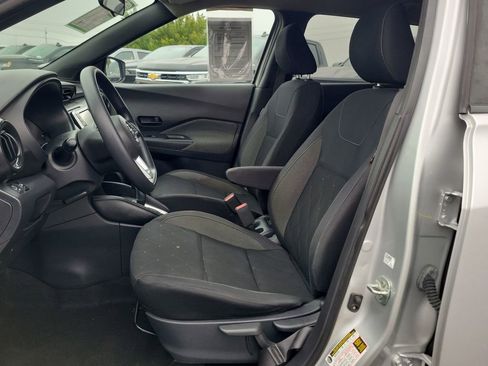 Used 2019 Nissan Kicks S FWD image 18