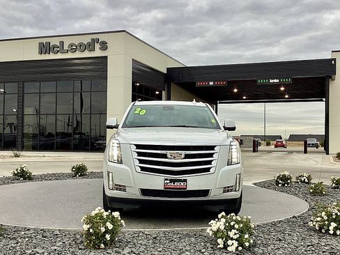 Used 2020 Cadillac Escalade Luxury image 2