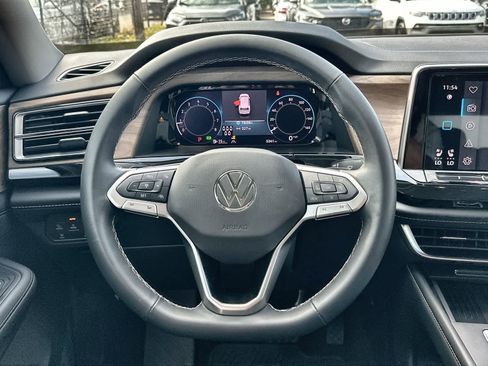 Used 2025 Volkswagen Atlas SE image 15