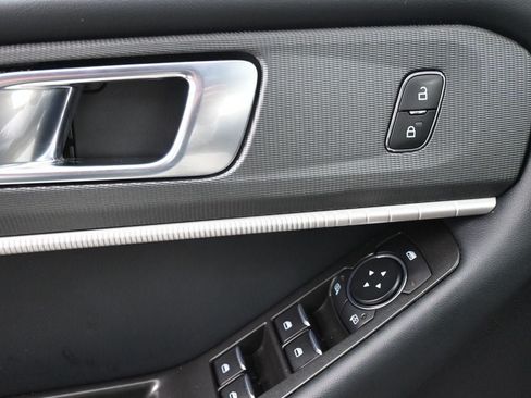 Used 2025 Ford Explorer ST-Line AWD/4WD image 18