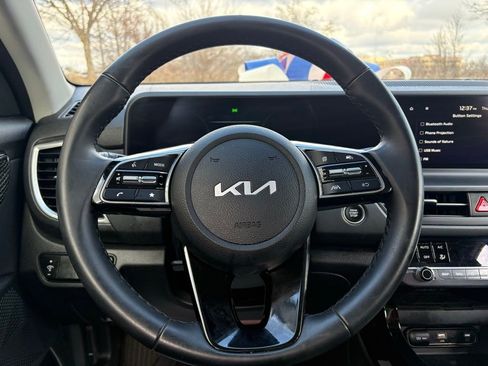 Used 2025 Kia Seltos EX image 28