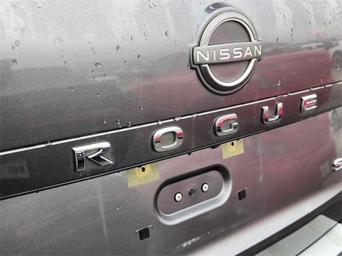 Used 2023 Nissan Rogue SL w/ SL Premium Package image 8