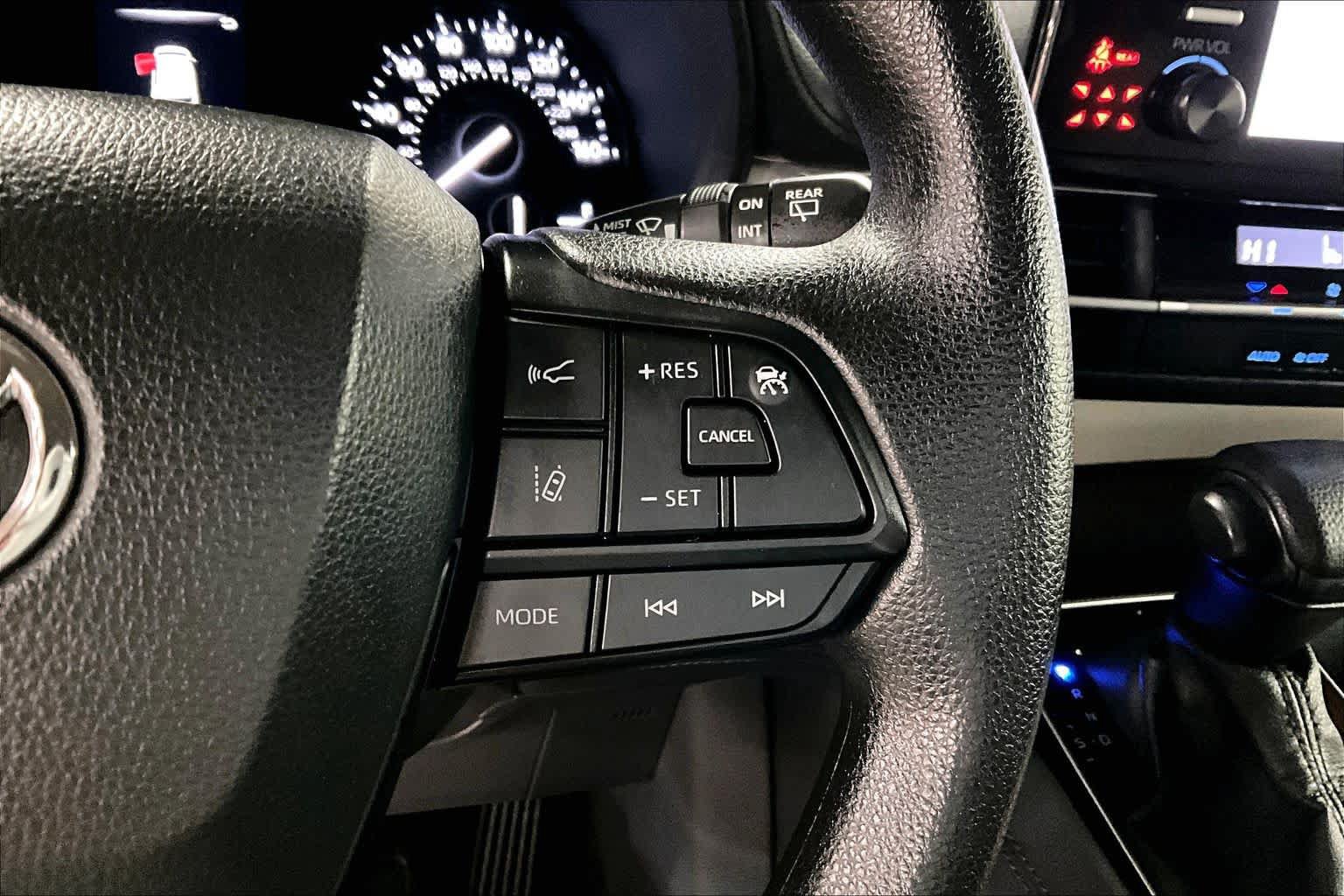 Certified 2024 Toyota Sienna LE FWD image 23
