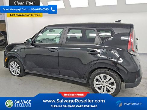 Used 2023 Kia Soul LX FWD image 3
